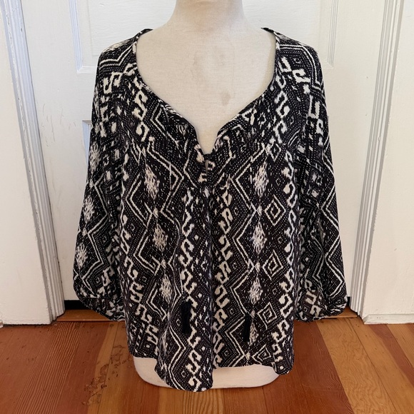American Eagle Outfitters Tops - American Eagle Black Cream Tunic Top‎ Large